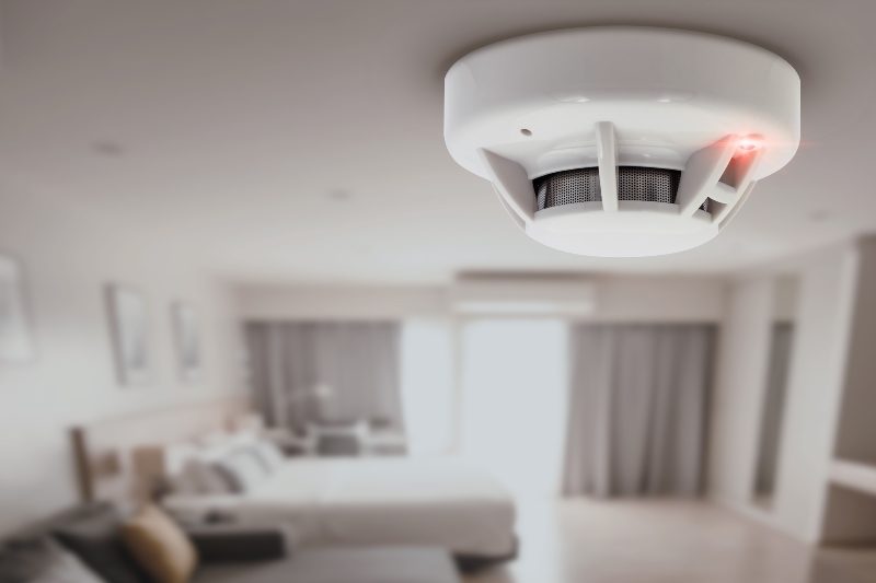 fixing-a-smoke-detector-alarm-in-vancouver-bc